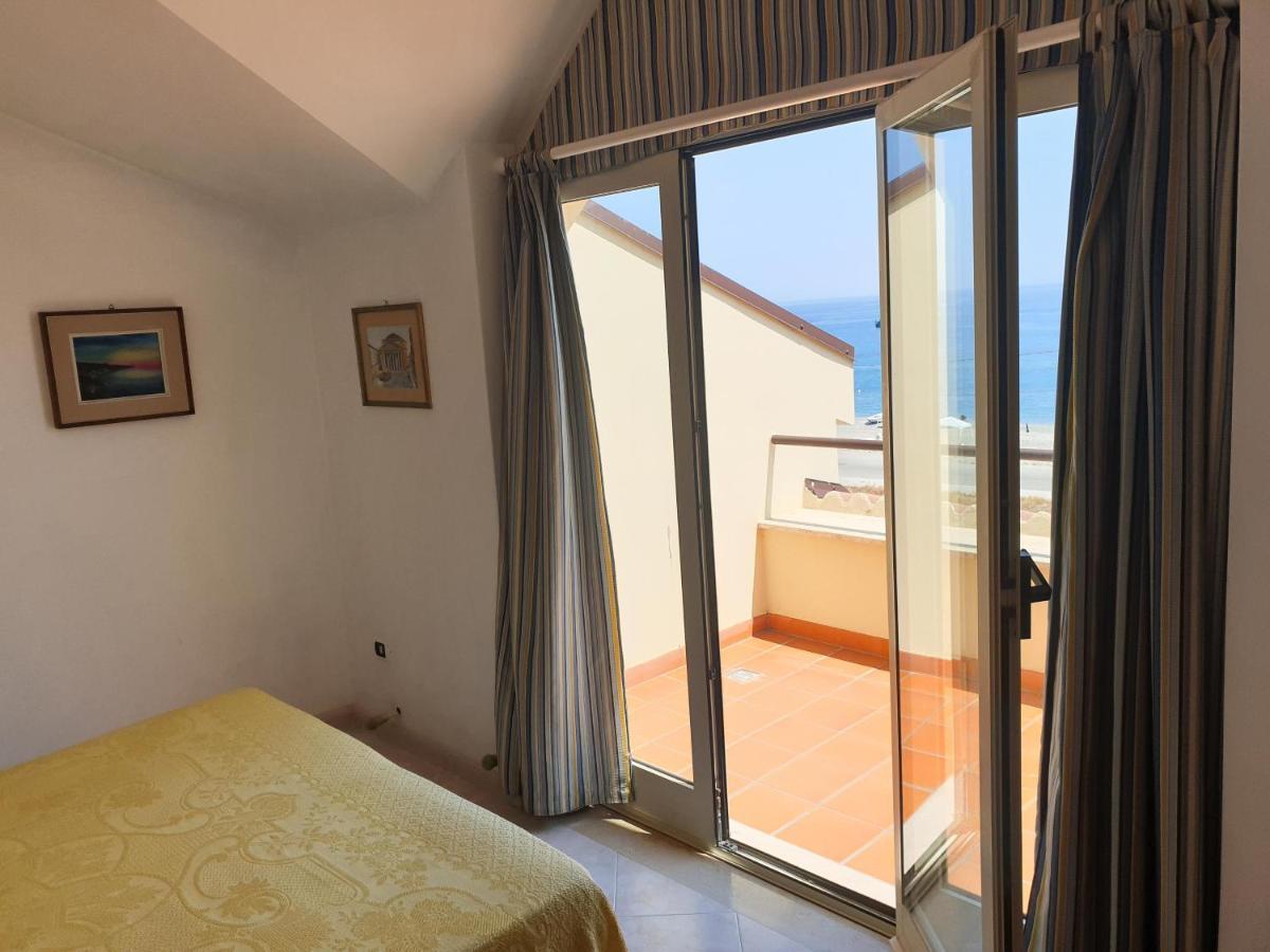 Casa Vacanze Umberto I โบวา มารีนา ภายนอก รูปภาพ